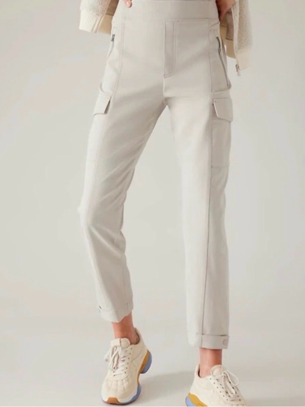 Athleta Cargo Jogger Pants Women’s 4 Beige Cream Zip Pocket Travel Stretch